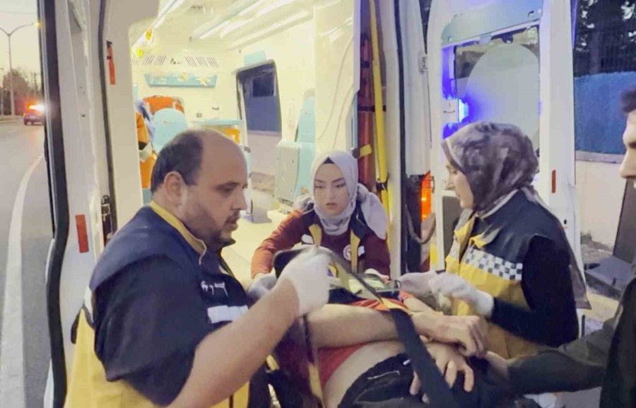 Otomobil, Motosiklete Çarpıp Kaçtı: 1 Yaralı