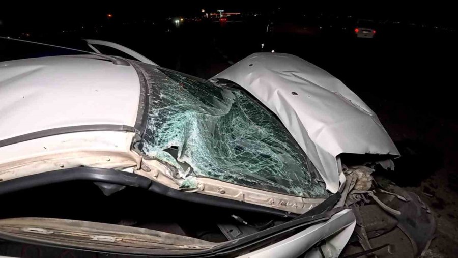 Tıra Arkadan Otomobil Hurdaya Döndü: 2 Yaralı