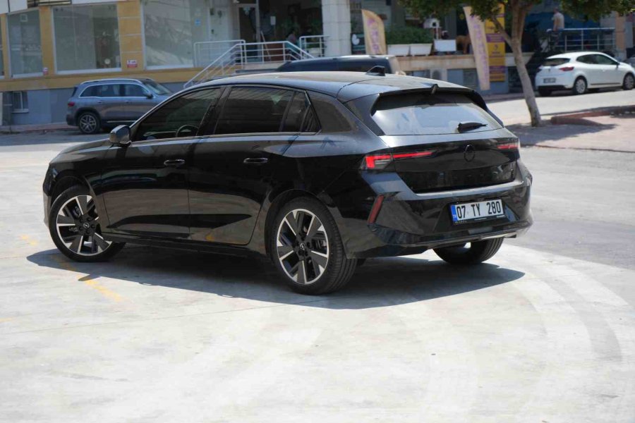 Aldıkları Sıfır Otomobile Binmeye Korktular Yapay Zekayla Seslerini Duyurmaya Çalıştılar