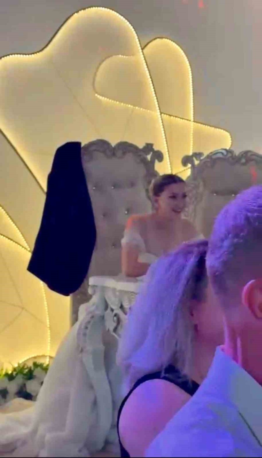 Antalya’da Düğün Pisti Boks Ringine Dönüştü