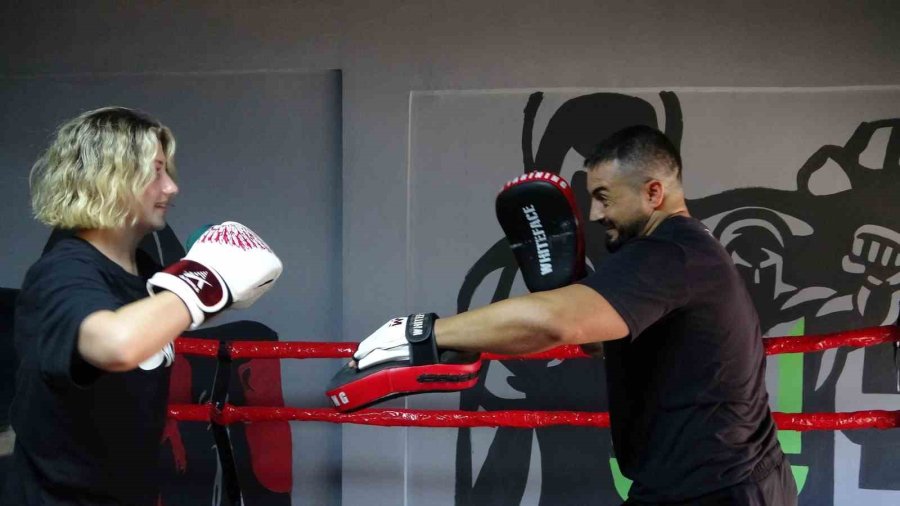 Antalya’da Düğün Pisti Boks Ringine Dönüştü