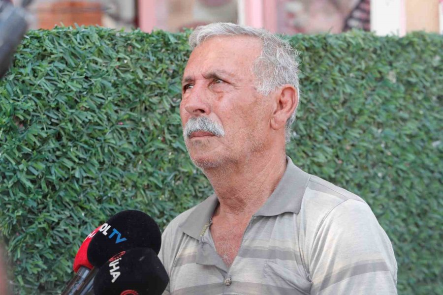 Elinde Bıçakla Girdiği Kuyumcudan 18 Adet Bileziği Alarak Kaçtı