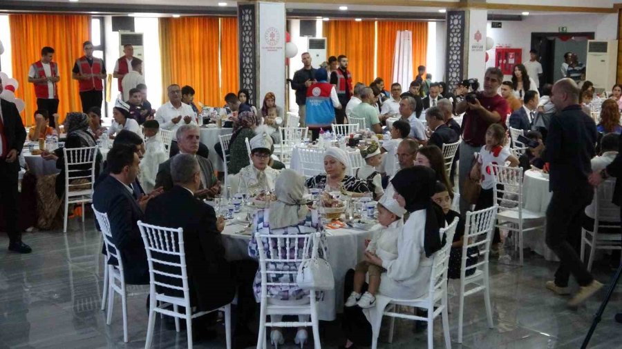 Mersin’de 33 Çocuk İçin Toplu Sünnet Şöleni Düzenlendi