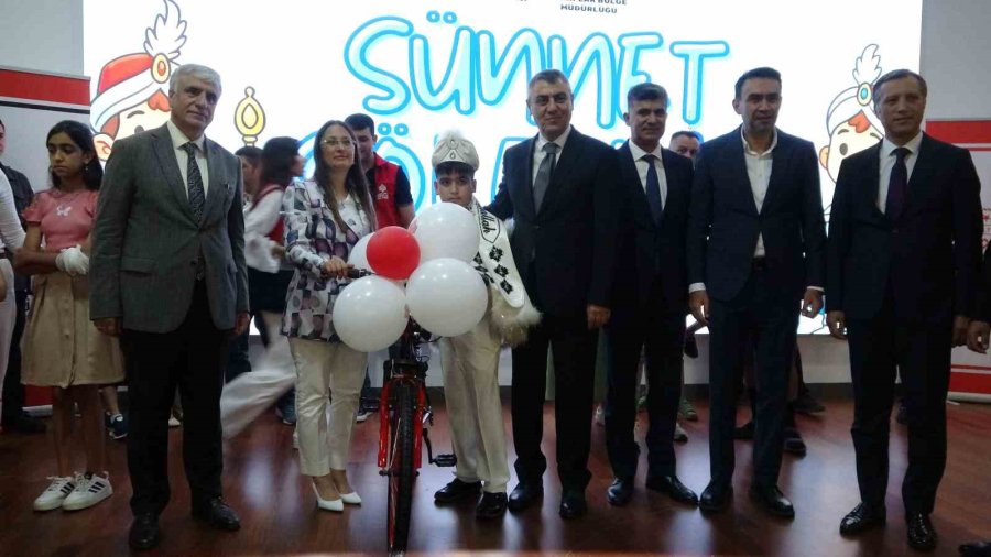 Mersin’de 33 Çocuk İçin Toplu Sünnet Şöleni Düzenlendi