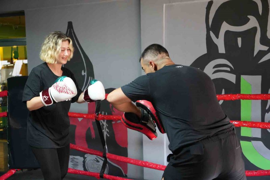 Antalya’da Düğün Pisti Boks Ringine Dönüştü