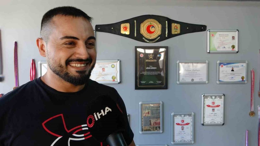 Antalya’da Düğün Pisti Boks Ringine Dönüştü