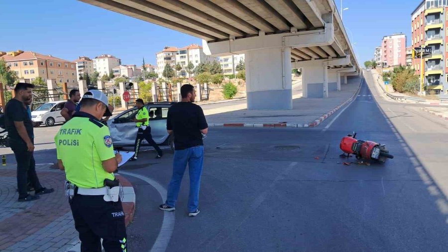 Karaman’da Otomobil İle Motosiklet Çarpıştı: 1 Yaralı