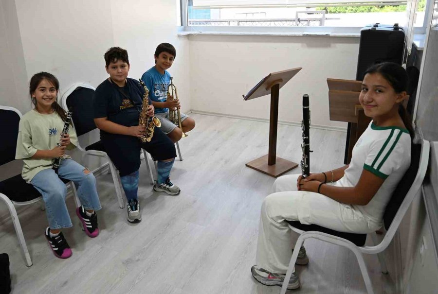 Kemer’de Ücretsiz Yaz Kursları İlgi Görüyor