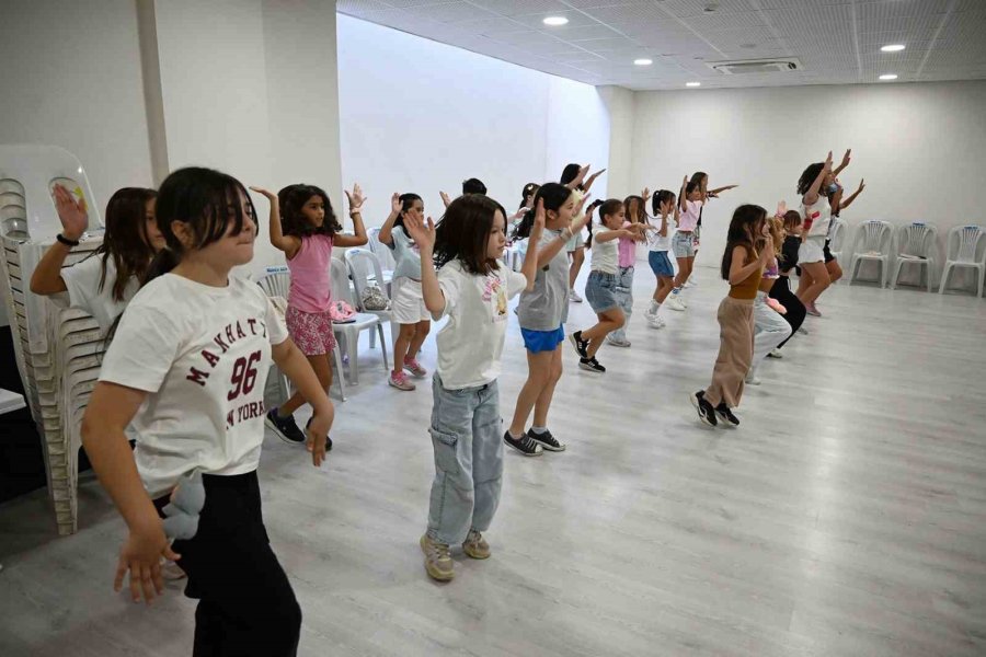 Kemer’de Ücretsiz Yaz Kursları İlgi Görüyor