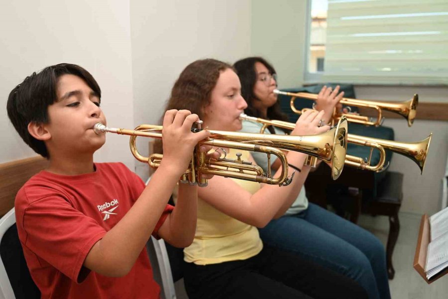 Kemer’de Ücretsiz Yaz Kursları İlgi Görüyor