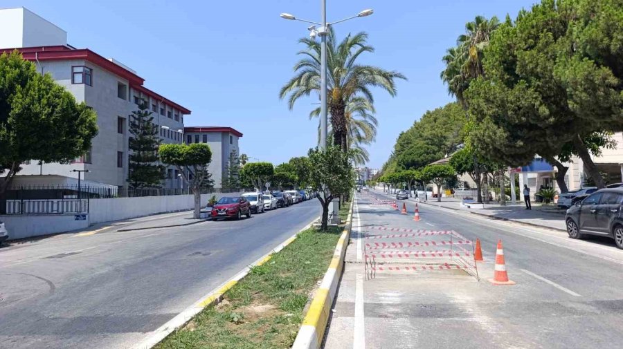 Manavgat’ta Araçlar İçin Tehlike Oluşturan Rögarlar Kapatılıyor