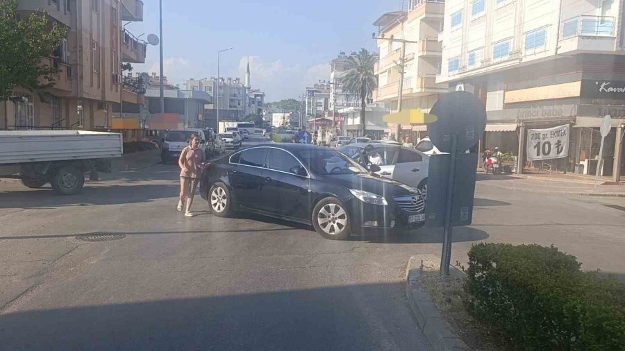 Aynı Kavşakta Göz Göre Göre Kazalar Güvenlik Kamerasında