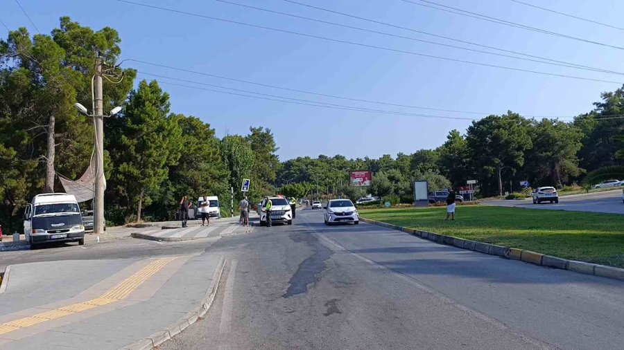 Manavgat’ta Zincirleme Kaza: 2 Yaralı