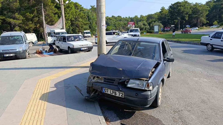 Manavgat’ta Zincirleme Kaza: 2 Yaralı