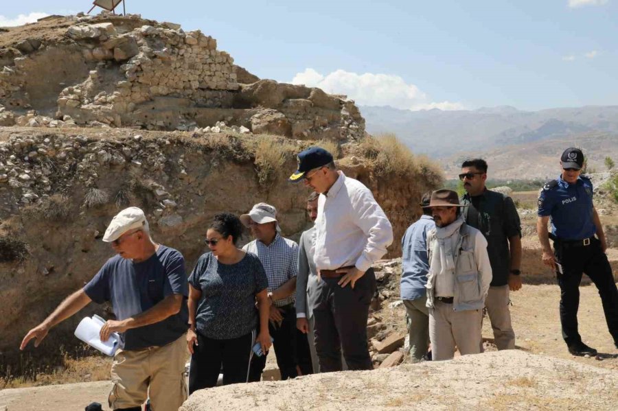 Vali Çelik’ten Kınık Höyük Ve Porsuk-zeyve Höyük Kazı Alanlarına Ziyaret