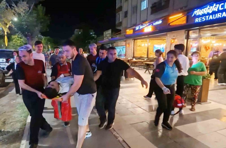 Eski Koca Restoran Basıp Dehşet Saçtı: 4 Kişi Yaralandı