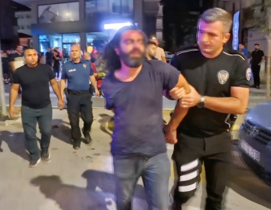 Eski Koca Restoran Basıp Dehşet Saçtı: 4 Kişi Yaralandı