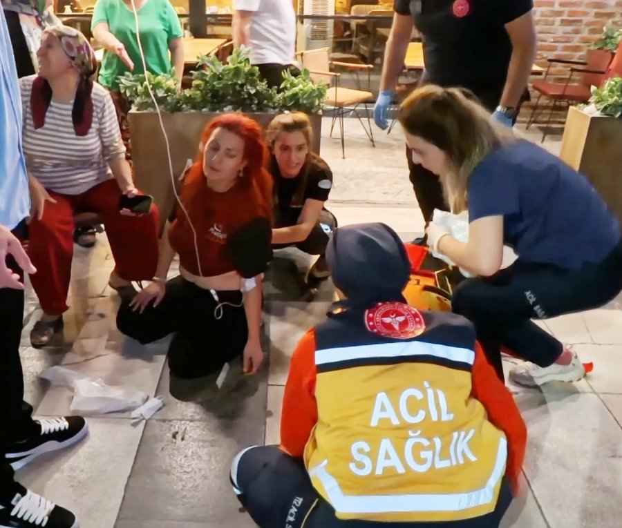 Eski Koca Restoran Basıp Dehşet Saçtı: 4 Kişi Yaralandı