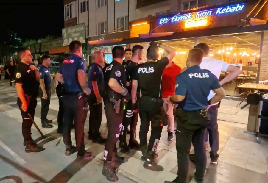 Eski Koca Restoran Basıp Dehşet Saçtı: 4 Kişi Yaralandı