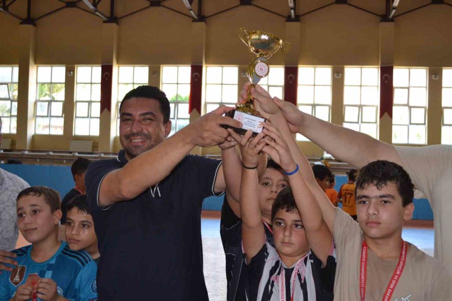 Aksu’da Yaz Kur’an Kursları Futbol Turnuvası Sona Erdi