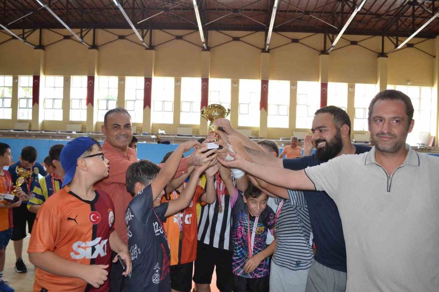 Aksu’da Yaz Kur’an Kursları Futbol Turnuvası Sona Erdi