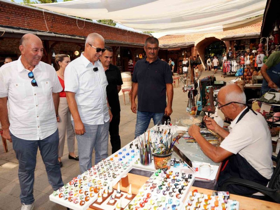 Alanya’da İpeğin İzinde Sergisi, Tarihi Bedesten’de Açıldı