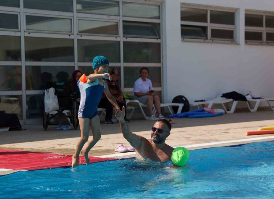 Özel Bireyler Yüzme Kurslarıyla Dolu Dolu Bir Yaz Geçiriyor