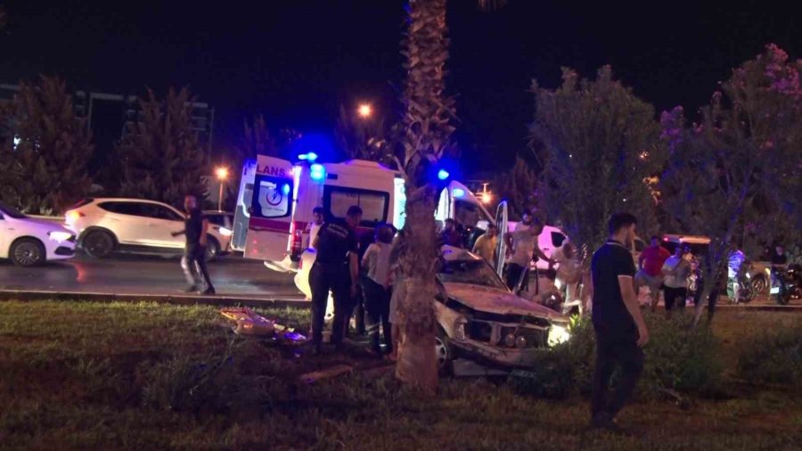 Kazada Hurdaya Dönen Araçta Çocukları Sıkışan Babanın Çaresizliği