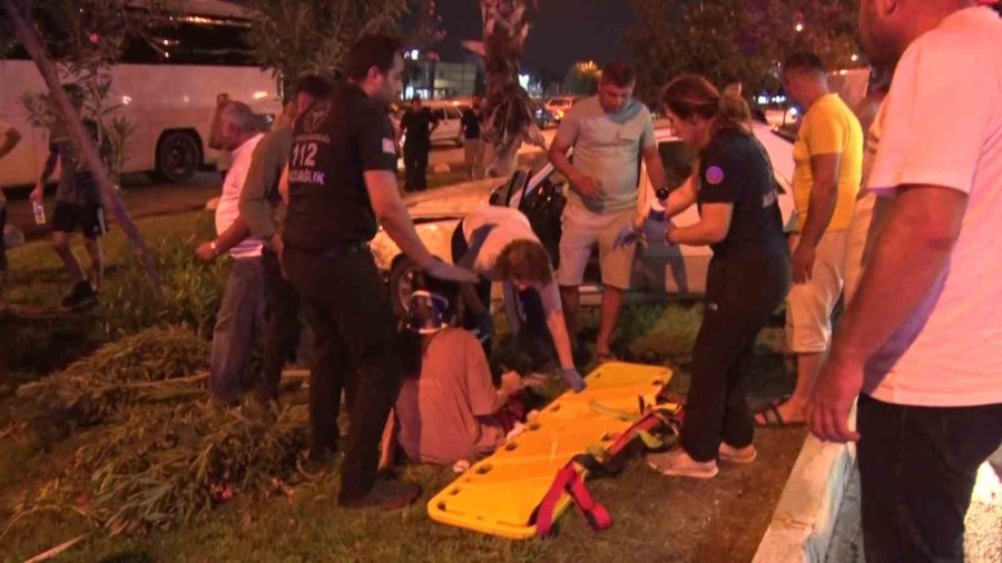 Kazada Hurdaya Dönen Araçta Çocukları Sıkışan Babanın Çaresizliği