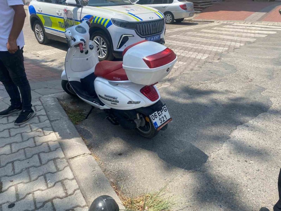 Antalya’da Motosikletten Düşen Sürücü Yaralandı