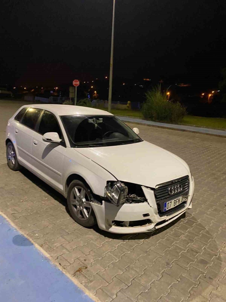 Otomobille Motosiklet Çarpıştı: 1 Yaralı