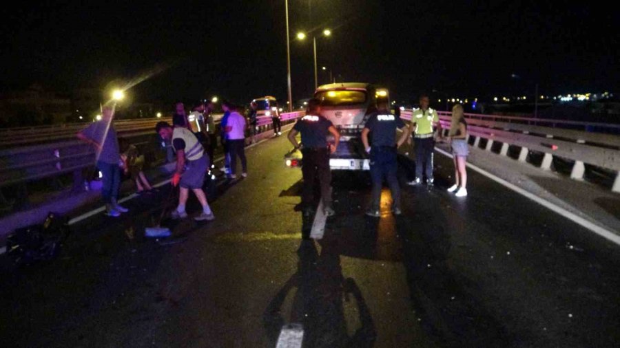 Antalya’da Aynı Yerde İki Ayrı Kaza 2 Kişinin Yaralanmasına, Trafiğin De 2 Saat Kapanmasına Neden Oldu