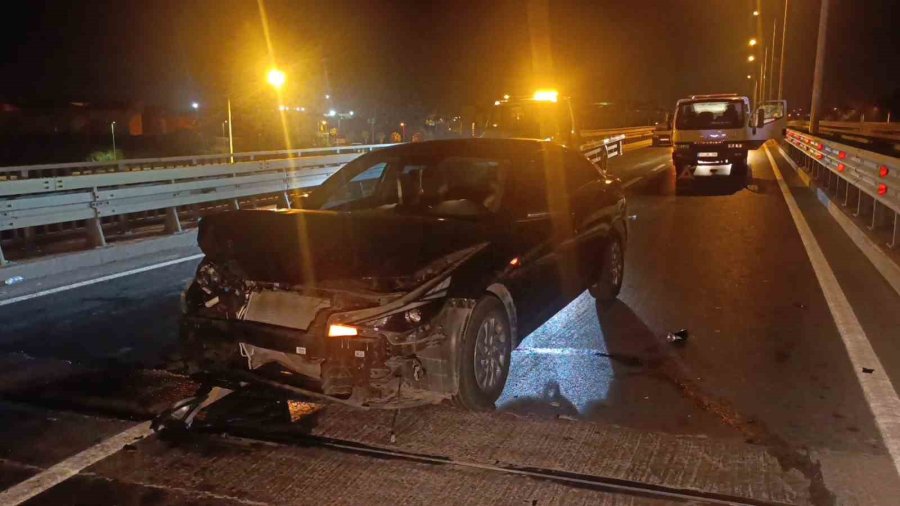 Antalya’da Aynı Yerde İki Ayrı Kaza 2 Kişinin Yaralanmasına, Trafiğin De 2 Saat Kapanmasına Neden Oldu