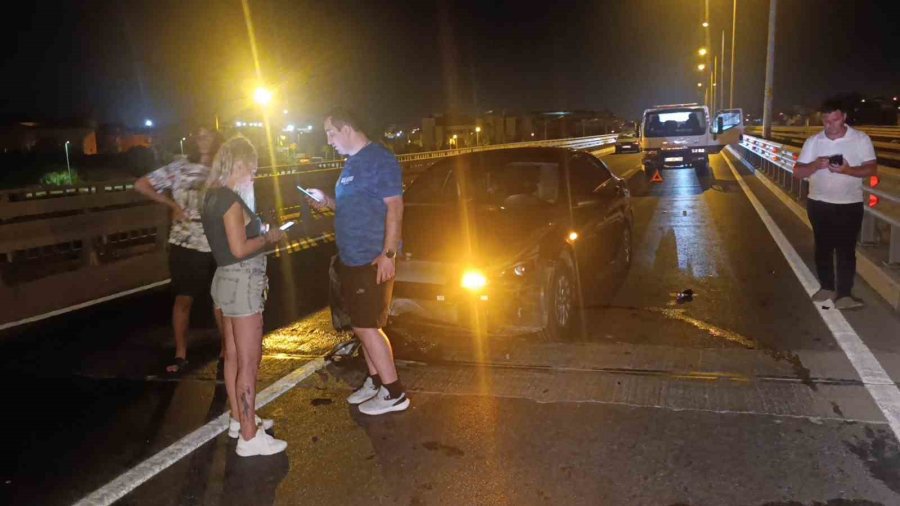 Antalya’da Aynı Yerde İki Ayrı Kaza 2 Kişinin Yaralanmasına, Trafiğin De 2 Saat Kapanmasına Neden Oldu