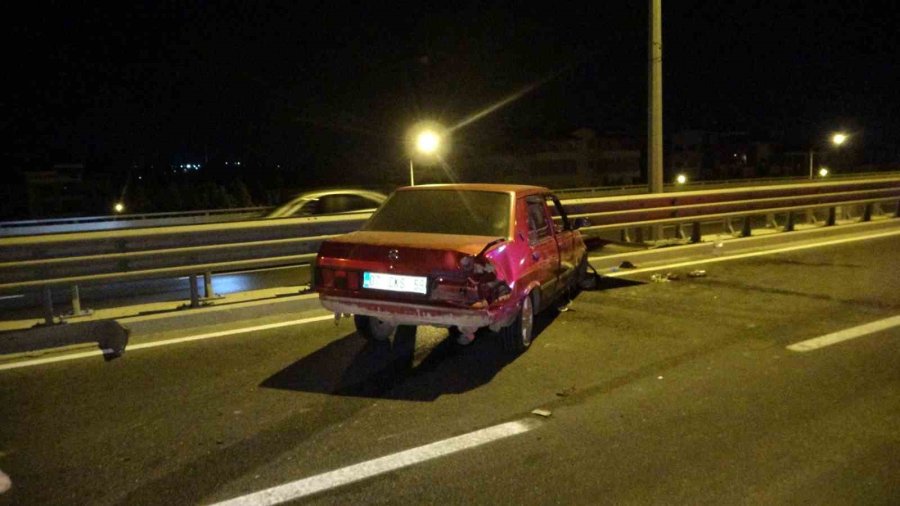 Antalya’da Aynı Yerde İki Ayrı Kaza 2 Kişinin Yaralanmasına, Trafiğin De 2 Saat Kapanmasına Neden Oldu