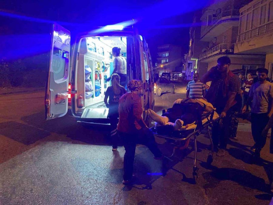 Serik’te Motosikletle Hafif Ticari Araç Çarpıştı: 1 Yaralı