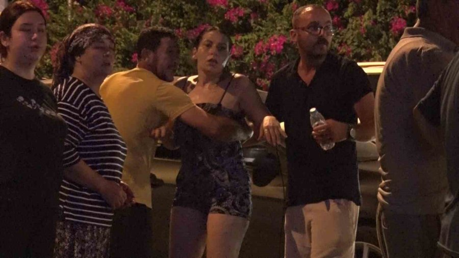 Kazada Hurdaya Dönen Araçta Çocukları Sıkışan Babanın Çaresizliği