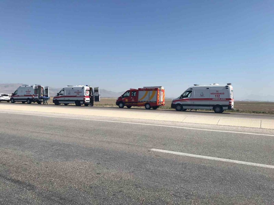 Kontrolden Çıkan Otomobil Takla Attı: 5 Yaralı