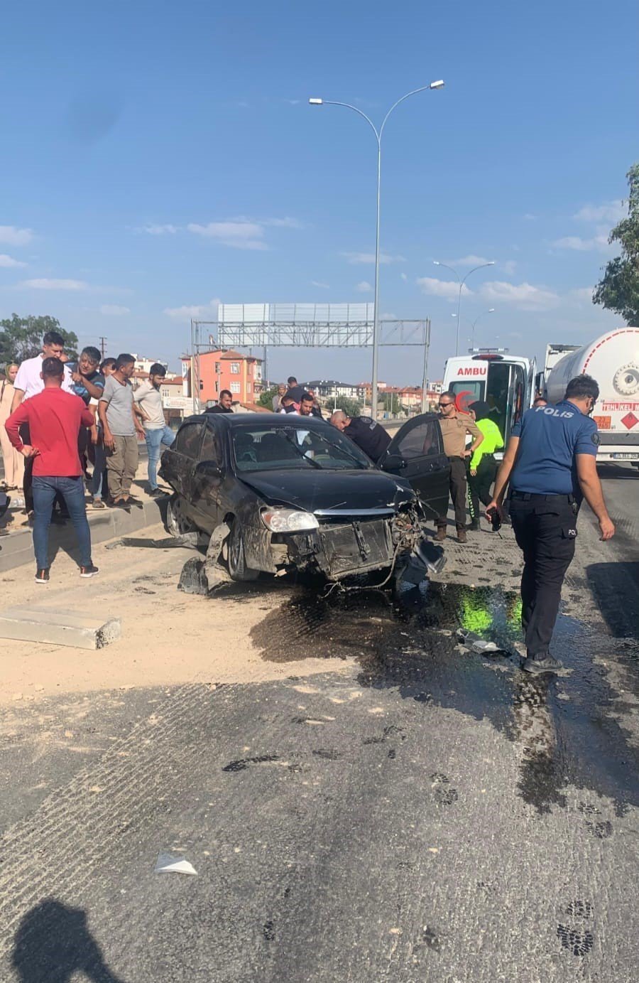 Otomobil Tıra Çarptı: 3 Yaralı