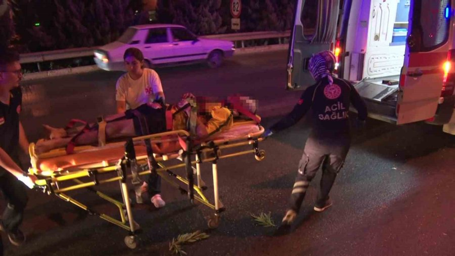 Kazada Hurdaya Dönen Araçta Çocukları Sıkışan Babanın Çaresizliği