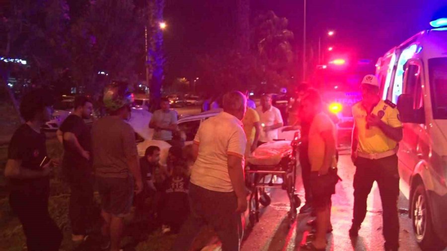 Kazada Hurdaya Dönen Araçta Çocukları Sıkışan Babanın Çaresizliği