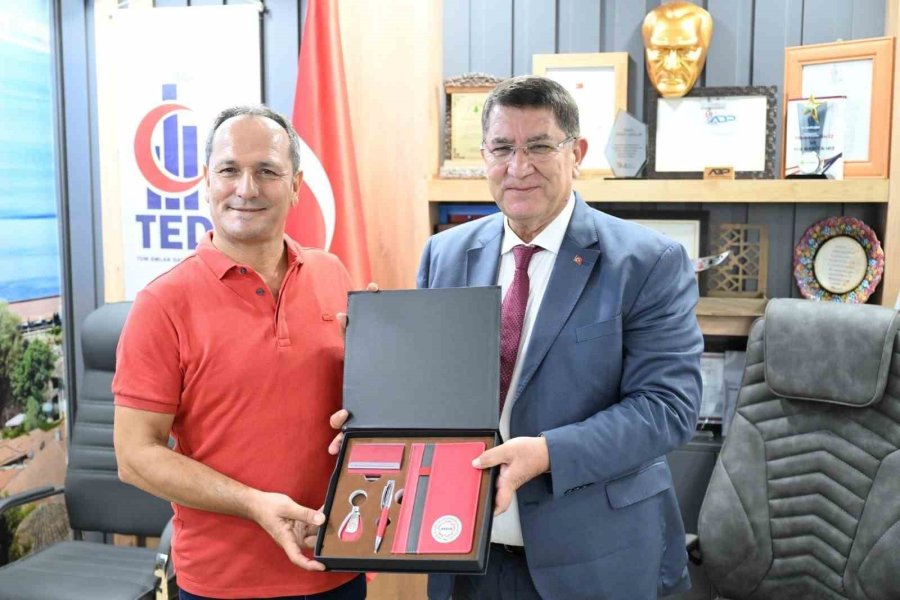 Başkan Adlıhan Dere: "esnafımızın Olduğu Her Yerdeyiz"