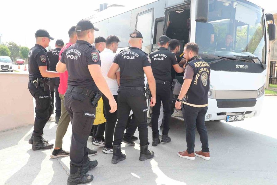 Antalya’da Eş Zamanlı Operasyonda 171 Aranan Şahıs Yakalandı