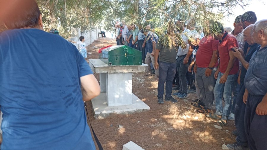Ölü Bulunan Üniversite Öğrencisinin Cenazesi Mersin’de Toprağa Verildi