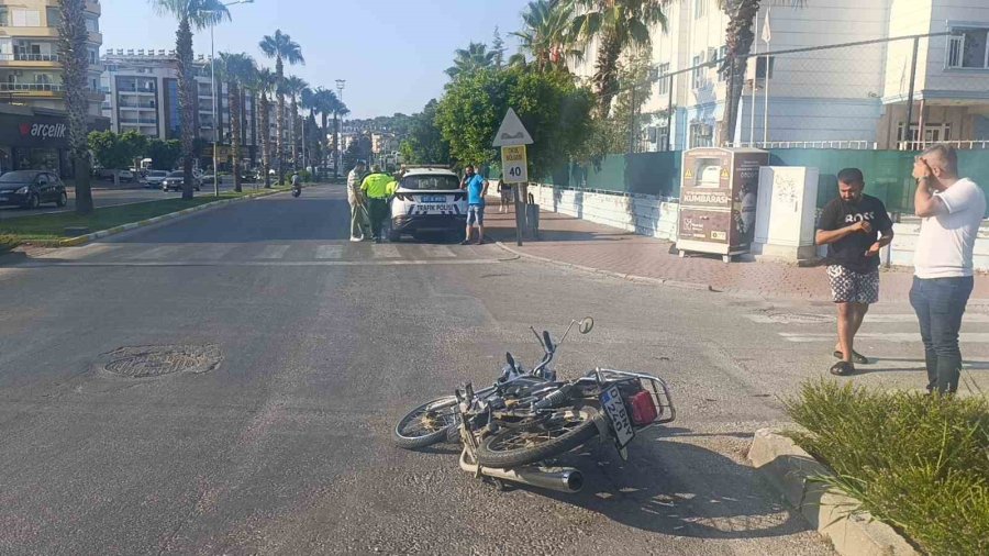 Manavgat’ta Otomobil İle Motosiklet Çarpıştı: 1 Yaralı