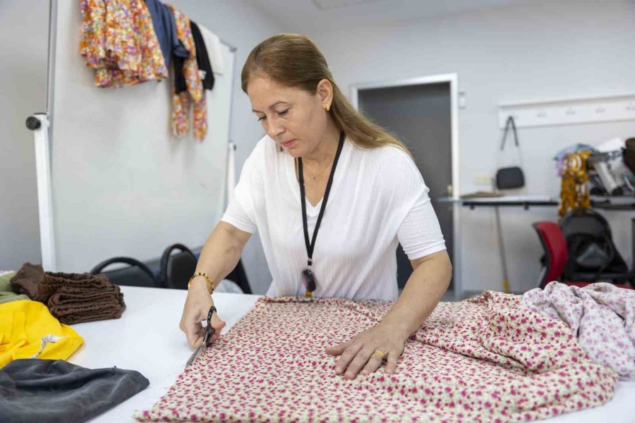 Mersin’de Kadınlar Mercek Sayesinde Meslek Sahibi Oluyor