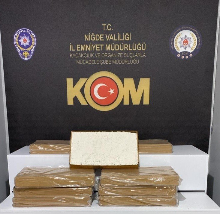 Niğde’de Kaçakçılık Operasyonu: 175 Bin Makaron Ve 40 Litre Etil Alkol Ele Geçirildi