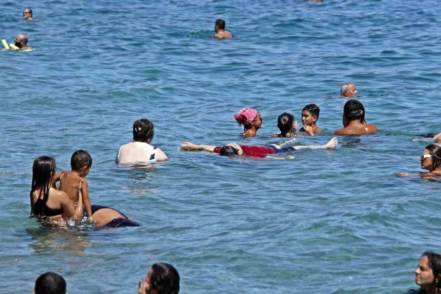 Antalya’nın Denizi Bile Yanıyor: Termometreler 45, Deniz Suyu 32 Derece