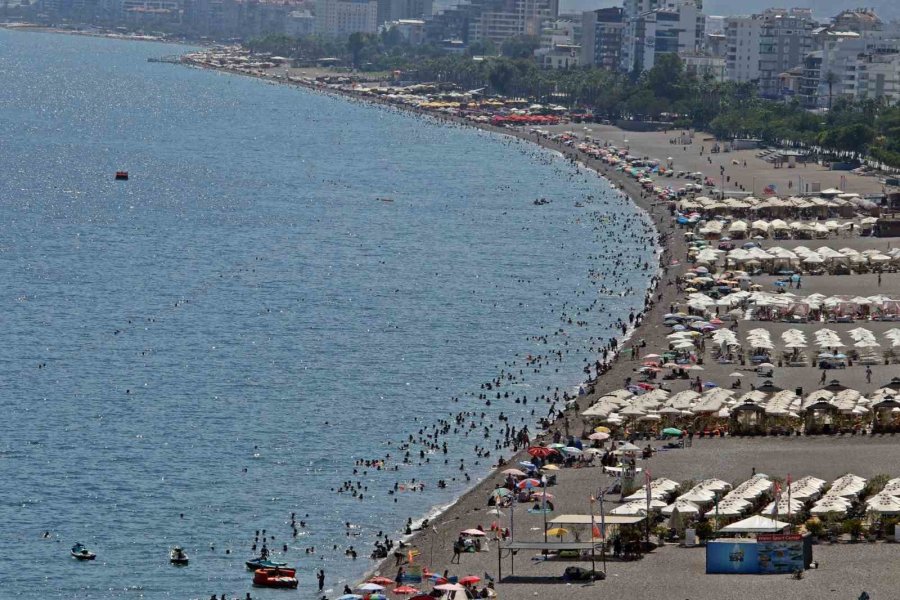 Antalya’nın Denizi Bile Yanıyor: Termometreler 45, Deniz Suyu 32 Derece