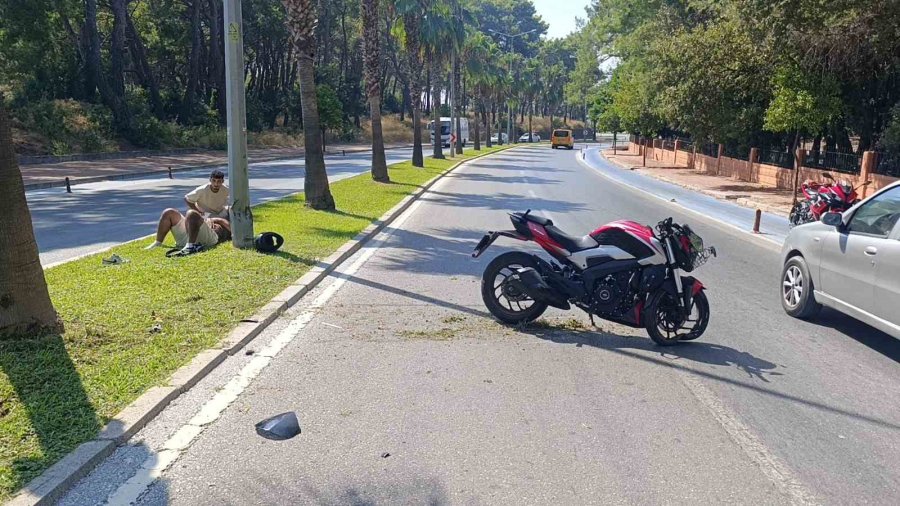 Motosiklet Palmiye Ağacına Çarptı, Sürücü Yaralandı